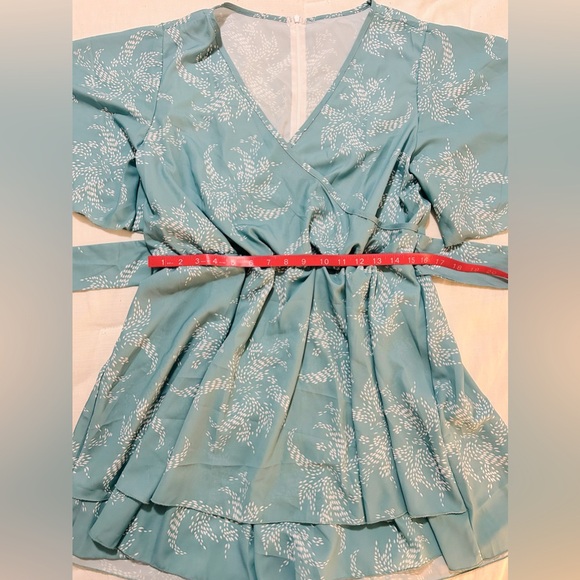 NWT Teal & White Womenβs Romper Shorts Jumpsuit Waist Wrap V Neck - Picture 5 of 7